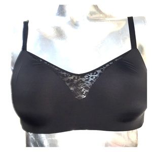 Black bra Victoria’s Secret wireless 36C